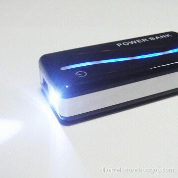 Smart Power Bank for iPhone 5S with LED Mini Flashlight, 5,600mAh Capacity